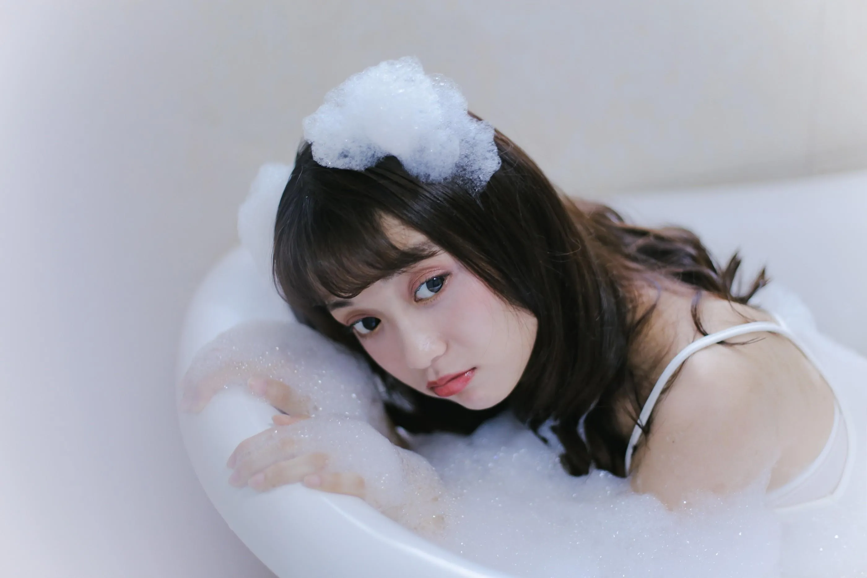 [YITUYU艺图语]2022.08.25 牛奶泡泡浴 一条鱼尾 [27P]插图1